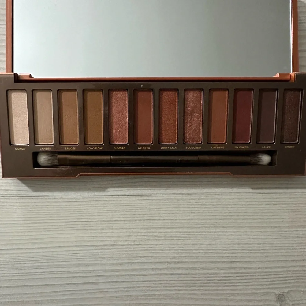 Urban Decay Naked Heat Palette - Copper & Gold Ombre - Picture 5 of 5
